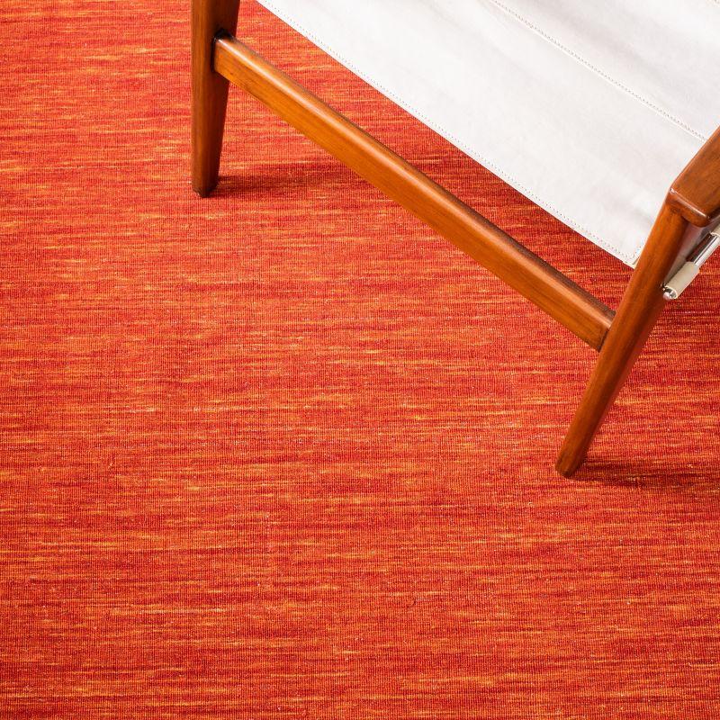 Kilim KLM850 Hand Loomed Area Rug - Red/Rust - 6' Round - Safavieh