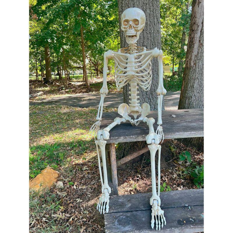Forum Novelties 5' Posable Skeleton Party Decoration