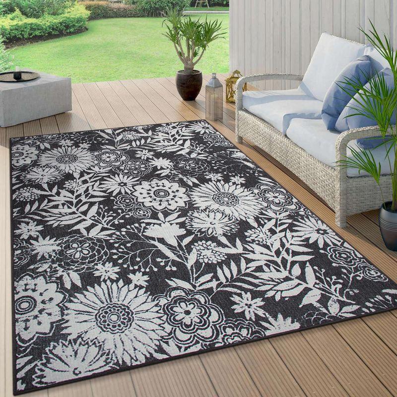 World Rug Gallery Modern Floral Flowers Indoor/Outdoor Area Rug