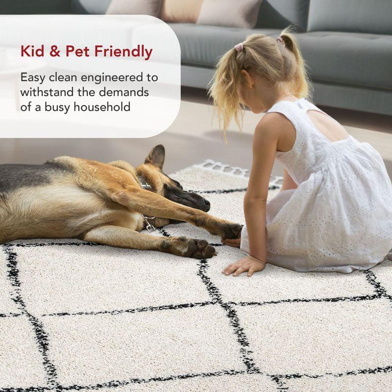 Nuloom Jessie Trellis 5x8 Indoor Area Rug for Living Room Bedroom Dining Room, Off White/Charcoal
