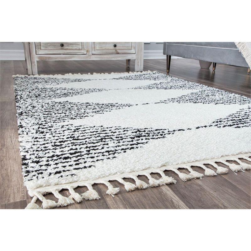 Qi Mason Shag Tribal Heath White Area Rug