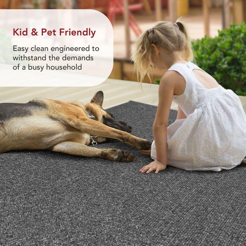 Nuloom Wynn Solid 4 Round Indoor/Outdoor Accent Rug for Living Room Patio Deck Front Porch Entryway Kitchen, Charcoal