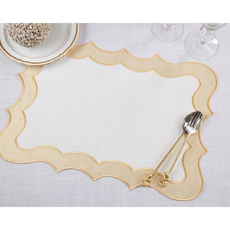 Enchanting Scallop Border Placemat