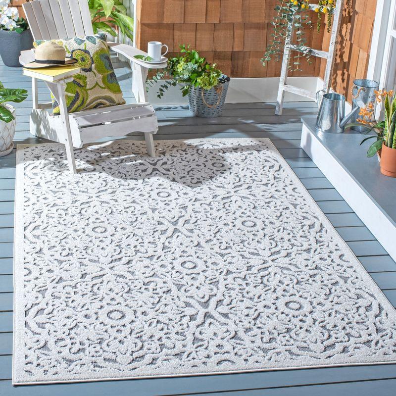 Ivory and Grey Floral Synthetic Indoor/Outdoor Area Rug 4'5" x 6'5"