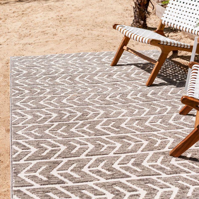 Beige Interlocking Geometric 4'x6' Synthetic Outdoor Rug