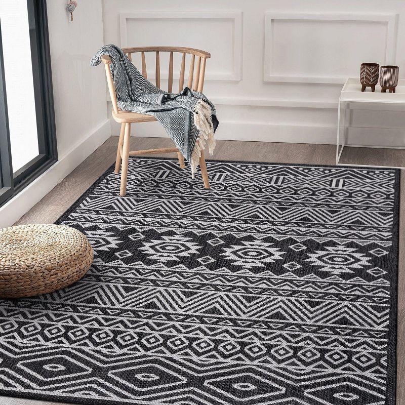 World Rug Gallery Distressed Geometric Bohemian Textured Flat Weave Indoor/Outdoor Area Rug - BLACK 5' X 7'