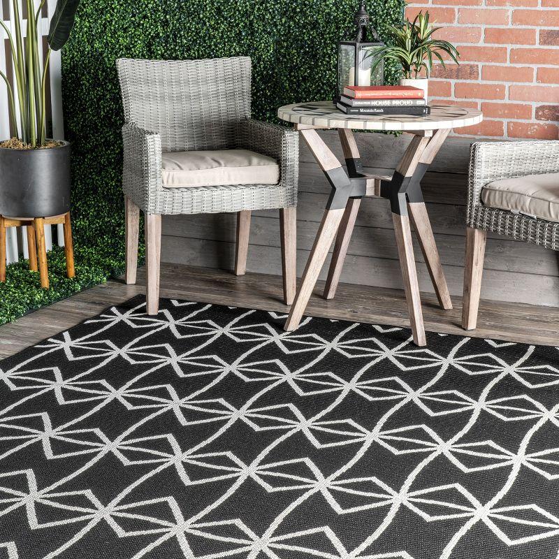 Nuloom Saunders Geometric Indoor/Outdoor Area Rug