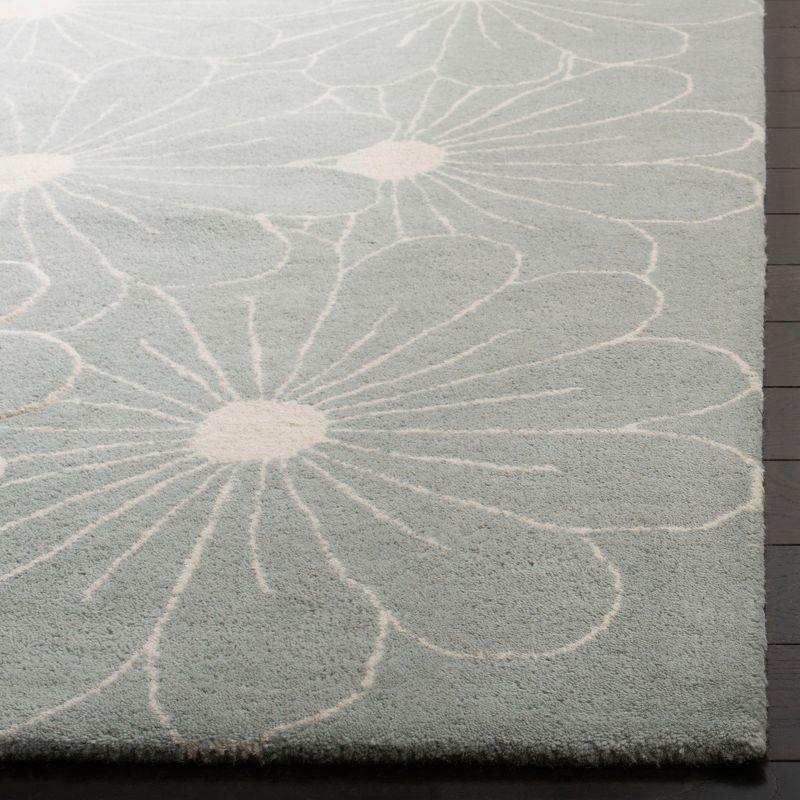 Soho SOH768 Hand Tufted Accent Rug - Blue/Ivory - 3'6"x5'6" - Safavieh.