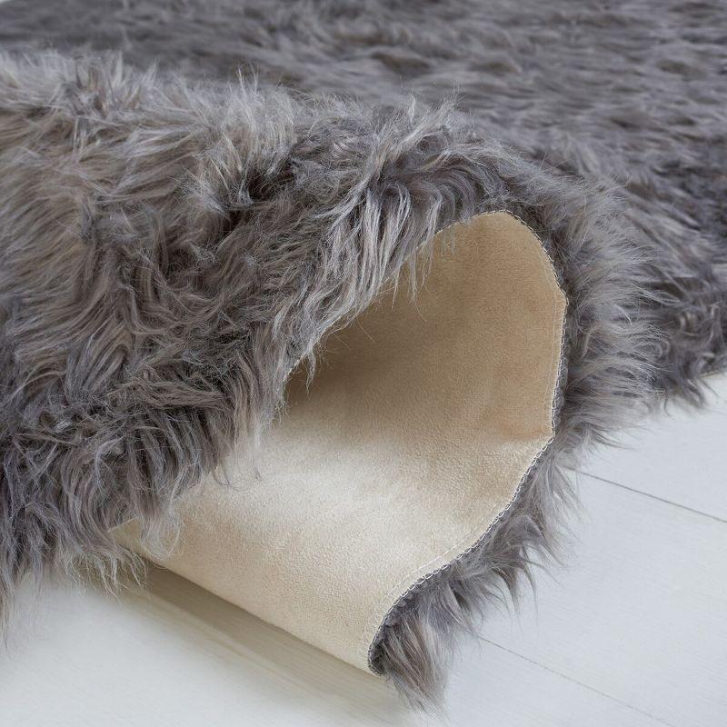 Faux Sheep Skin FSS115 Power Loomed Indoor Area Rug - Grey - 4'x6' - Safavieh