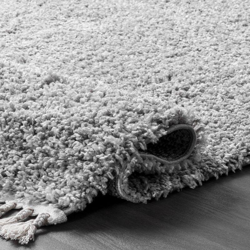 nuLOOM Gelina Soft Shaggy Tassel Area Rug