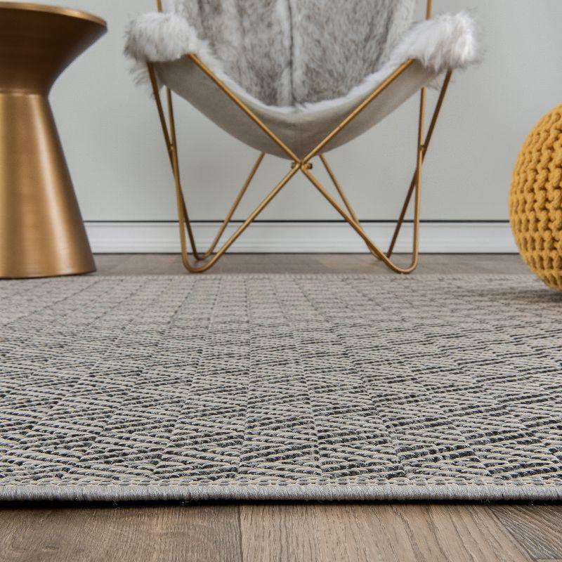 Geometric Flat Woven 5' x 7' Synthetic Indoor/Outdoor Rug