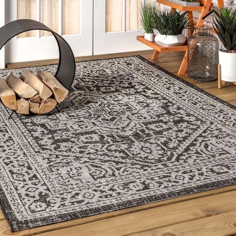 3'x5' Sinjuri Medallion Textured Weave Indoor/Outdoor Area Rug, Gray/Black - JONATHAN Y