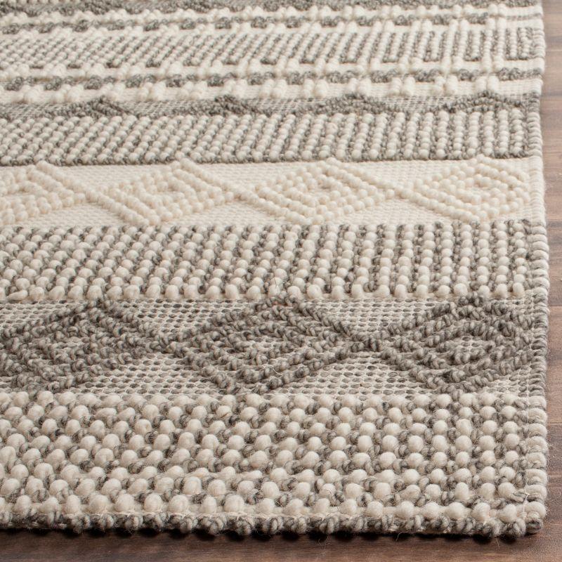 Hand-Tufted Artisan Gray Wool 2'6" x 4' Beach House Rug