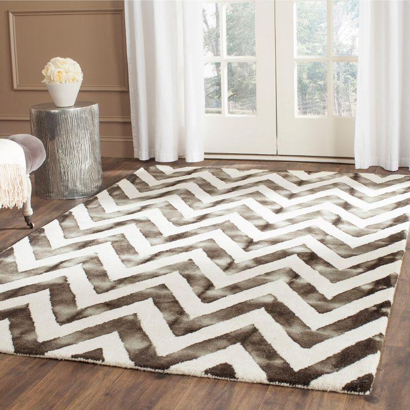 Ivory and Charcoal Hand-Tufted Wool 5' x 8' Rectangular Rug