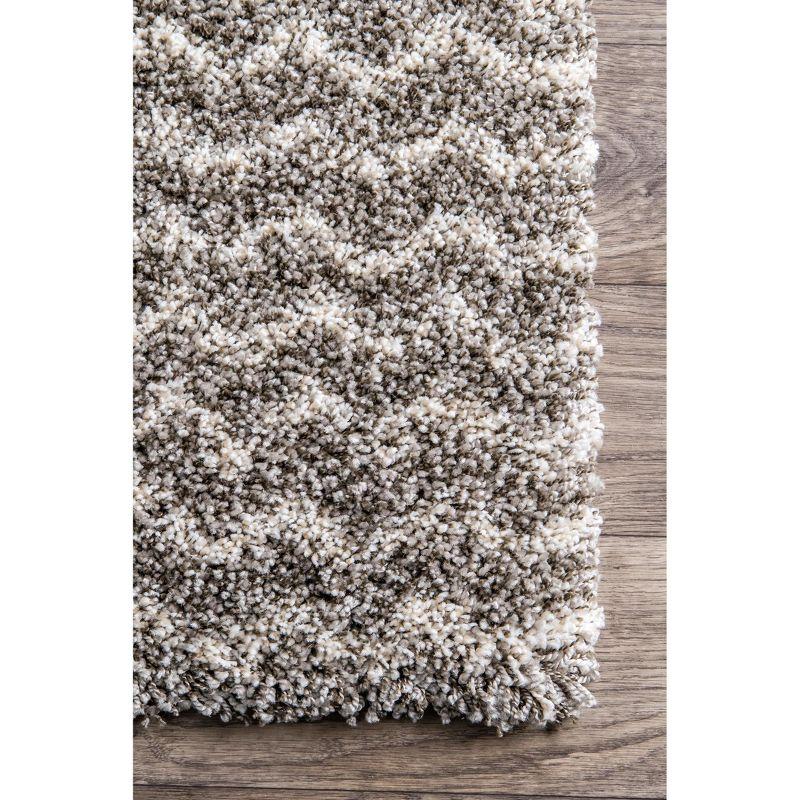 nuLOOM Cuellar Chevron Shaggy Area Rug