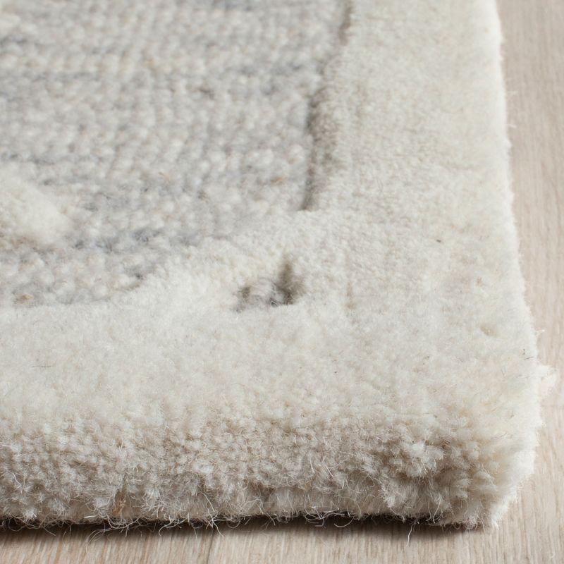 Handmade Light Grey and Ivory Wool Tufted 4' x 6' Rug