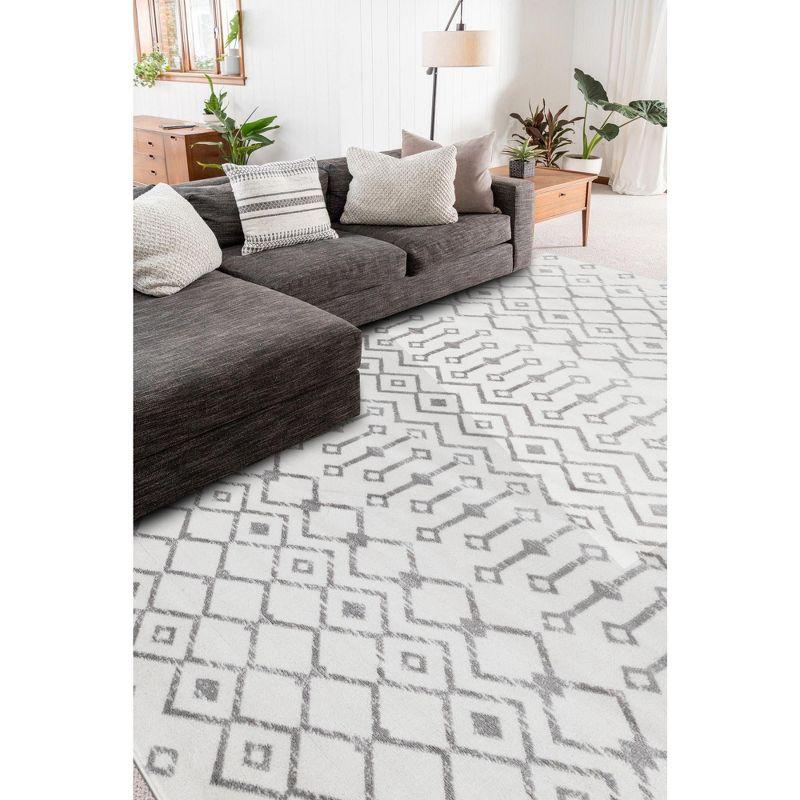 Ivory Trellis 6' x 9' Rectangular Stain-resistant Synthetic Rug