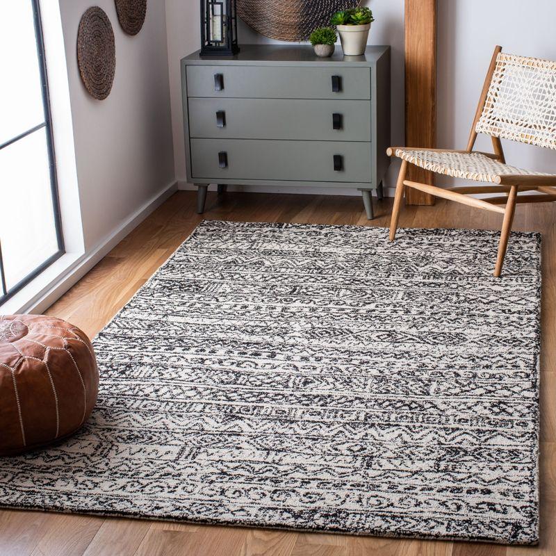 Ivory and Black Hand-Tufted Round Wool Area Rug