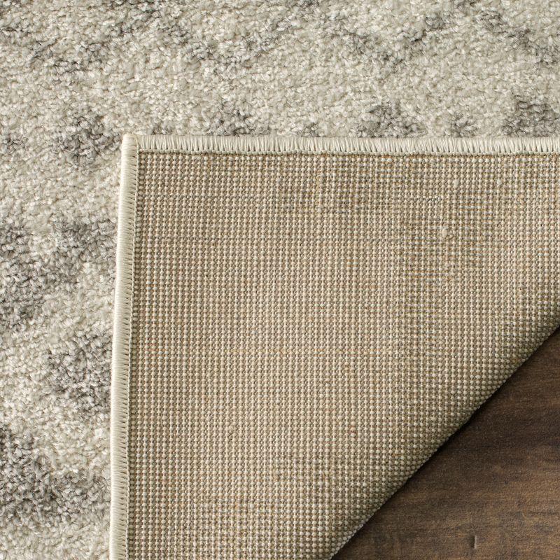 Chic Ivory and Silver Synthetic Easy-Care 2'1" x 6' Rug