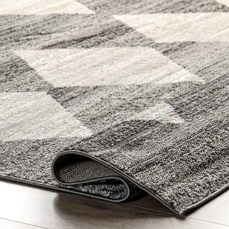 Gray Geometric Reversible Synthetic Area Rug 4' x 6'