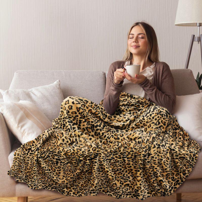 Pavilia Hand Woven Throw Blanket
