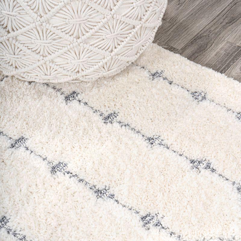 Cream/Gray Moroccan Trellis 4' x 6' Plush Area Rug