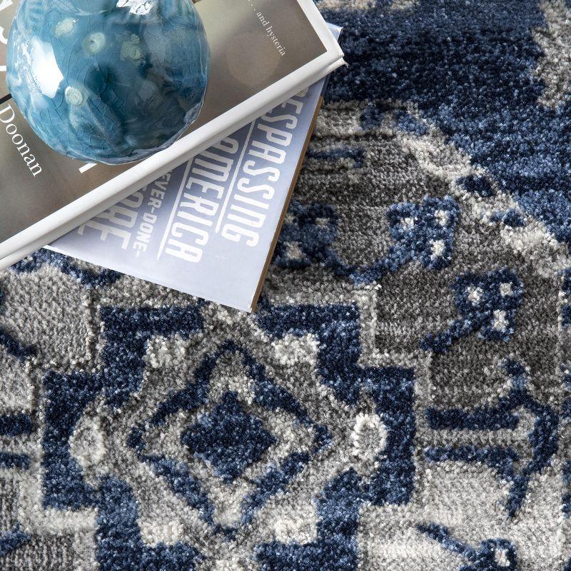 Nuloom Shea Oriental/Persian 5x7 Indoor Area Rug for Living Room Bedroom Dining Room Kitchen, Blue/Ivory