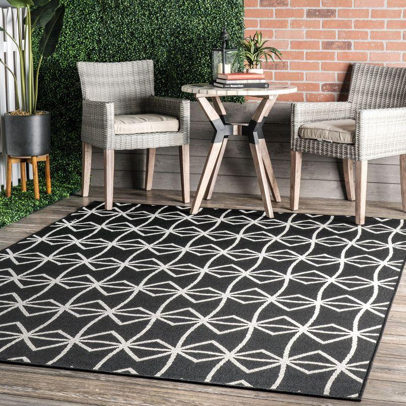 Nuloom Saunders Geometric Indoor/Outdoor Area Rug