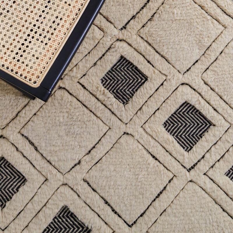 Kenya KNY805 Hand Knotted Area Rug - Ivory/Black - 6'x9' - Safavieh.