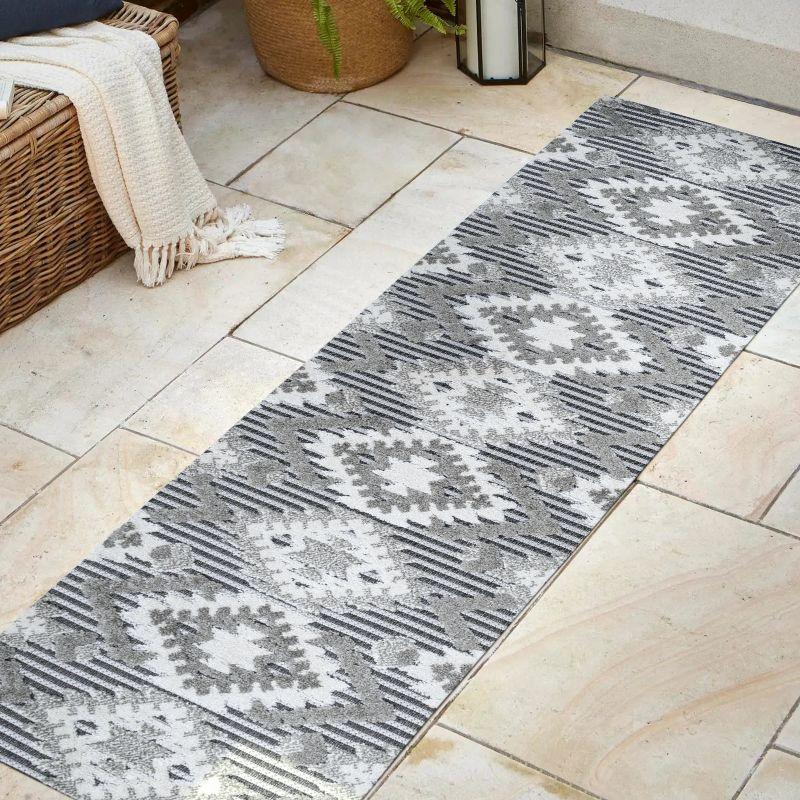 2'x10' Sumak High-Low Pile Neutral Diamond Kilim Indoor/Outdoor Runner Rug, Gray/White/Black - JONATHAN Y