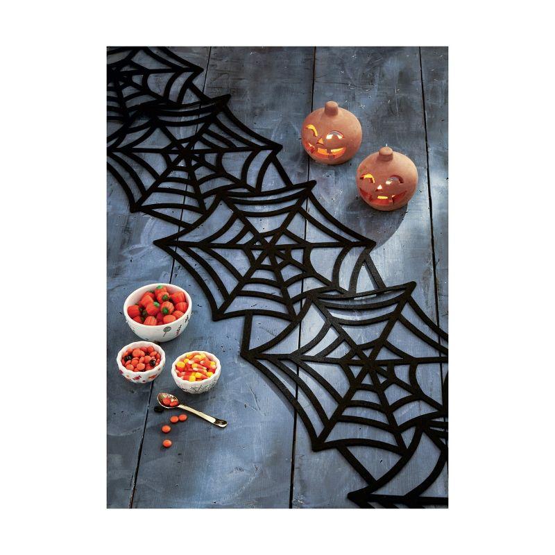 tag Spider Web Runner