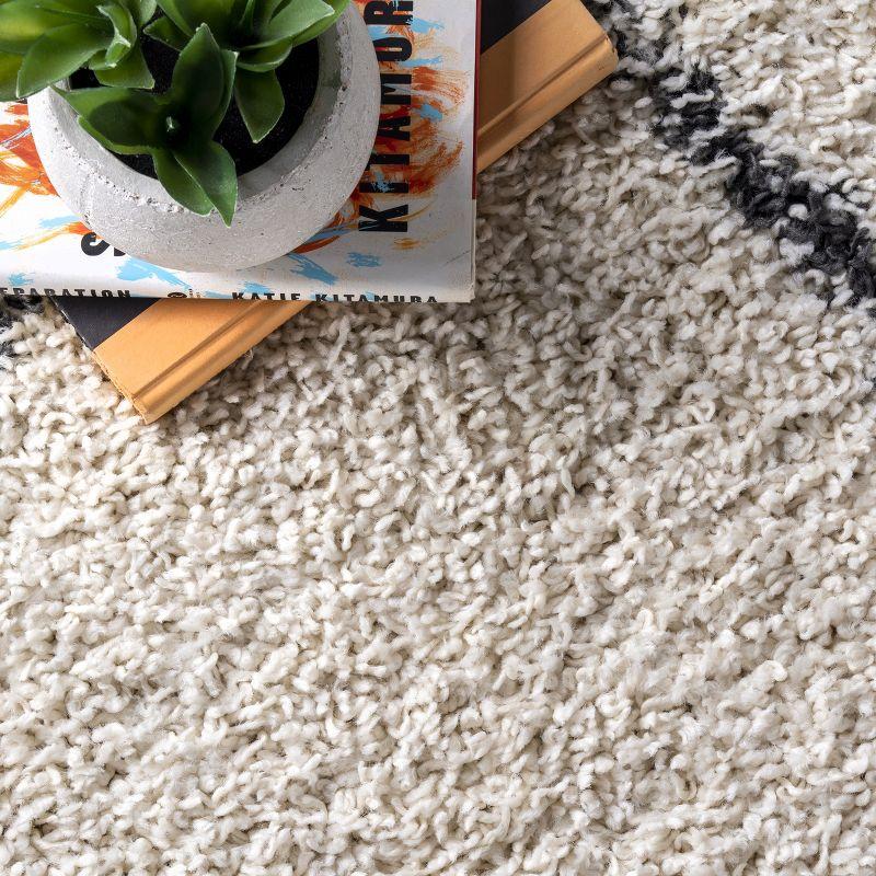 Nuloom Jessie Trellis 5x8 Indoor Area Rug for Living Room Bedroom Dining Room, Off White/Charcoal
