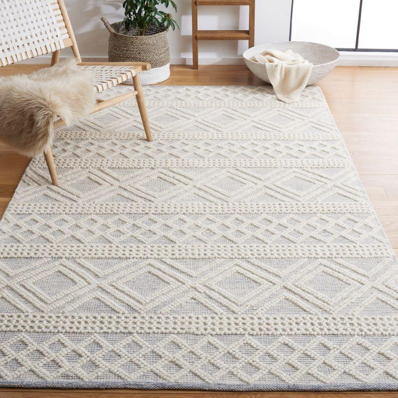 Ivory and Blue Hand-tufted Wool Cotton Blend 8' x 10' Area Rug