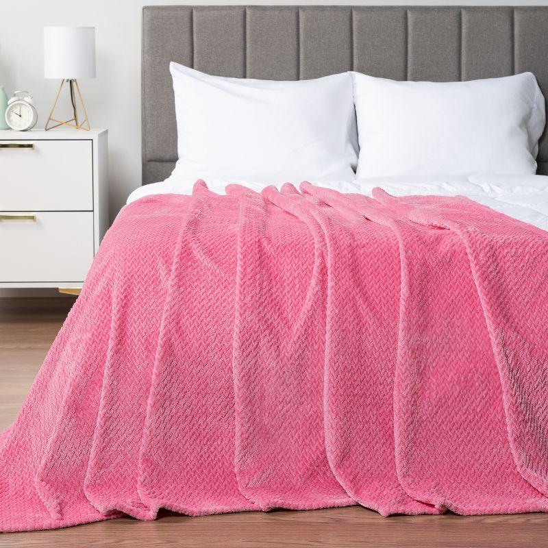 Pavilia Hand Woven Throw Blanket