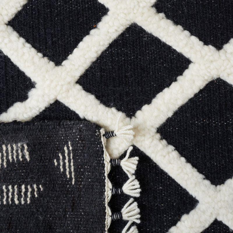 Casablanca CSB524 Hand Knotted Runner Rug - Black/Ivory - 2'3"x8' - Safavieh.