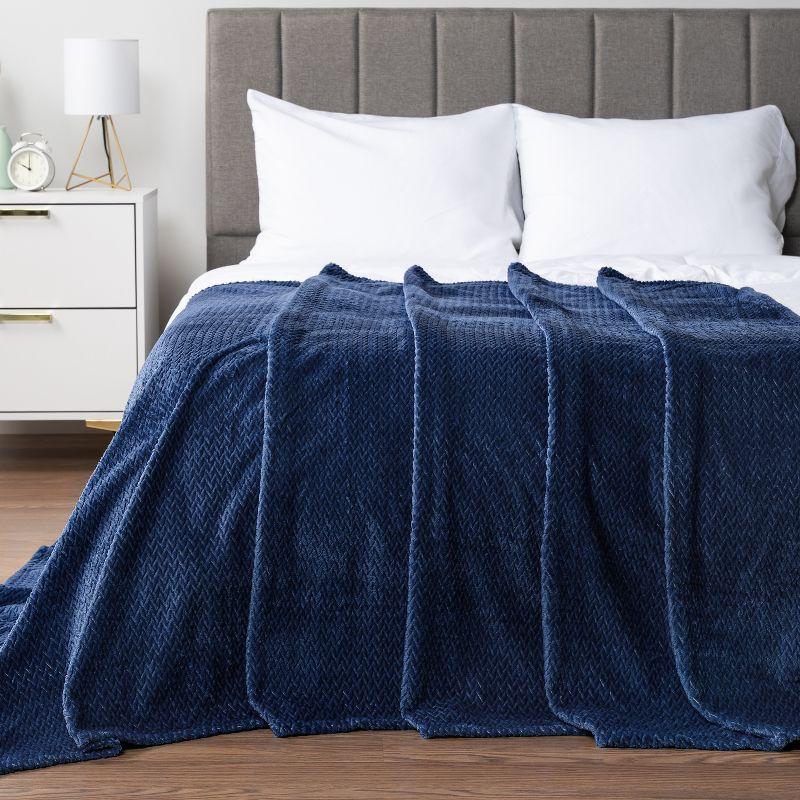 Pavilia Hand Woven Throw Blanket