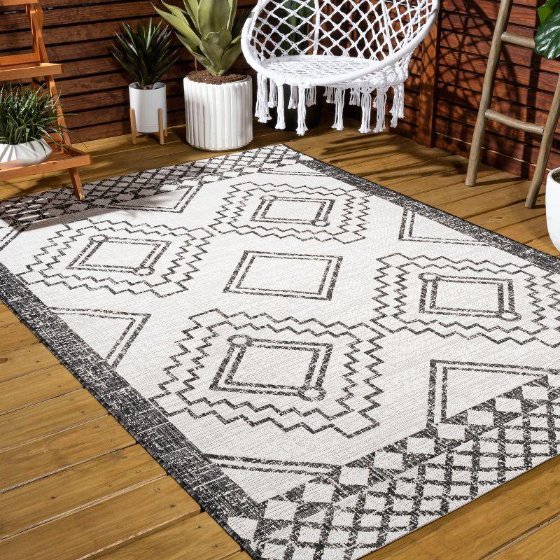 3'x5' Marokko Diamond  Medallion Indoor/Outdoor Area Rug, Ivory/Black - JONATHAN Y
