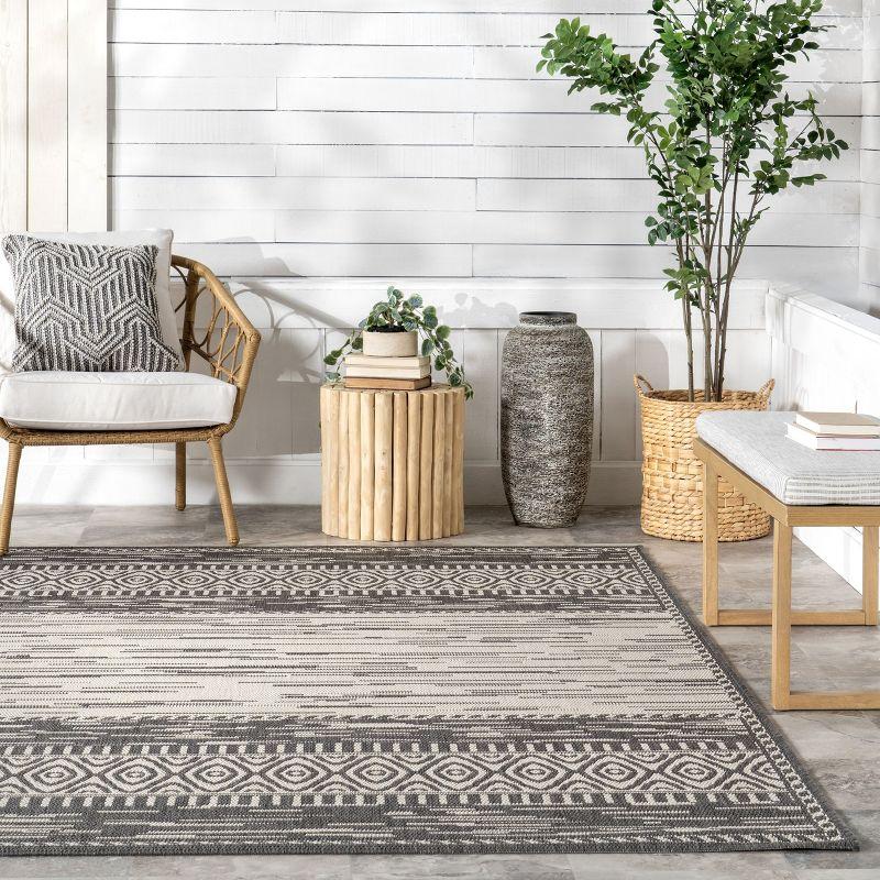 Nuloom Outdoor Lana Patio Area Rug