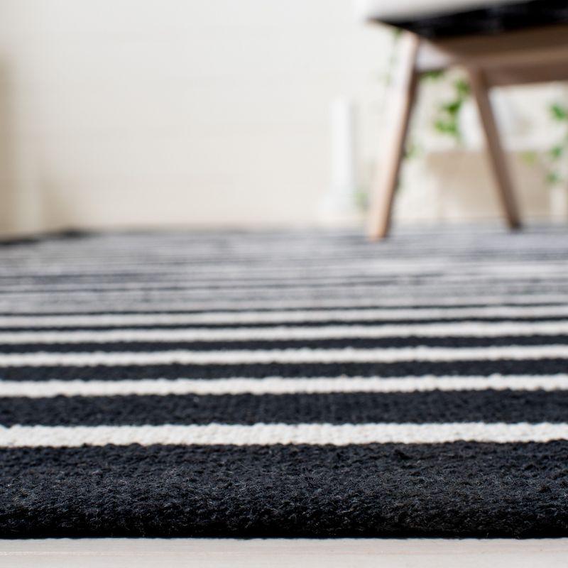 Montauk MTK313 Hand Woven Indoor Area Rug - Black/Ivory - 6'x6' - Safavieh
