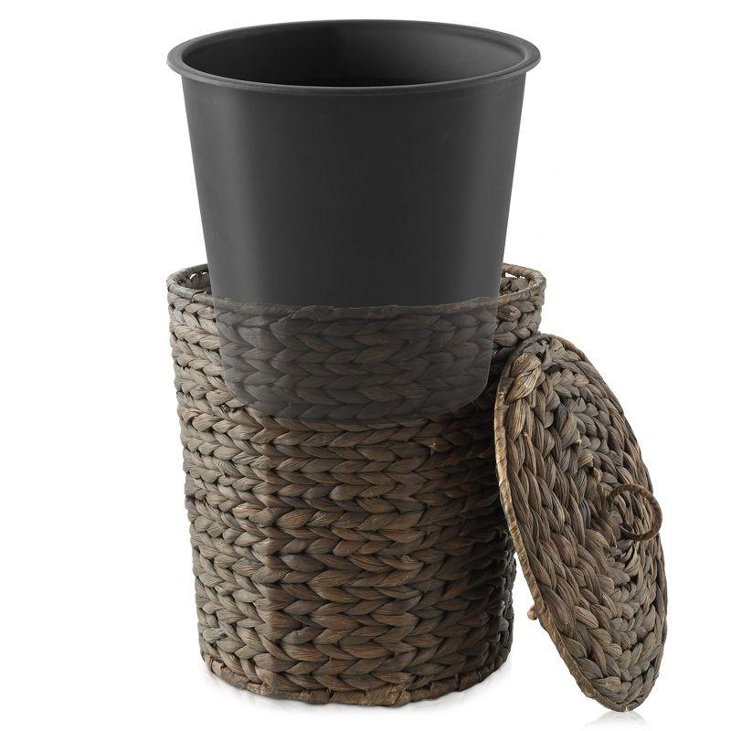 Casafield Water Hyacinth Trash Can with Lid and Liner, Woven Waste Basket for the Bathroom, Bedroom, Laundry Room, Home Office