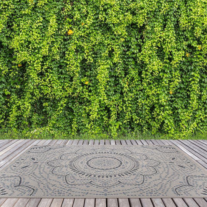 World Rug Gallery Portia Oriental Medallion Indoor/Outdoor Area Rug - Cream 7'10" x 10'