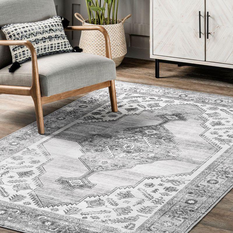 Gray 4' x 6' Distressed Medallion Machine Washable Rug