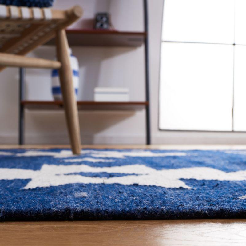 Kilim With Fringes KLM764 Flat weave Area Rug - Navy/Ivory - 5'x8' - Safavieh
