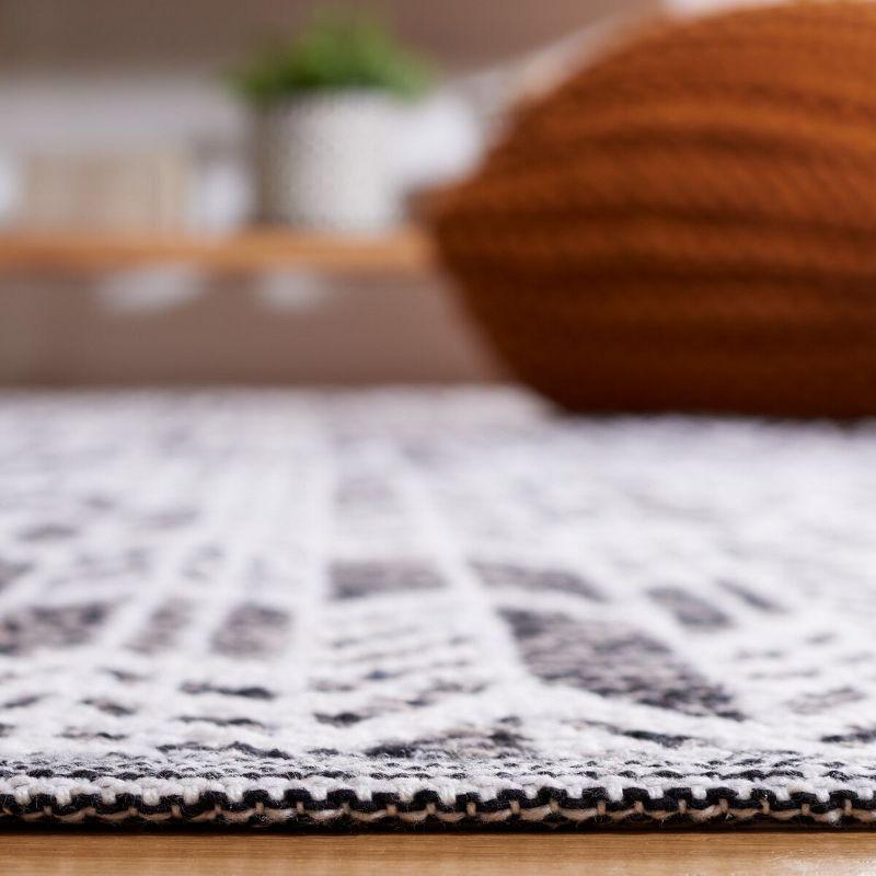 Montauk MTK609 Hand Woven Indoor Accent Rug - Black/Ivory - 3'x5' - Safavieh