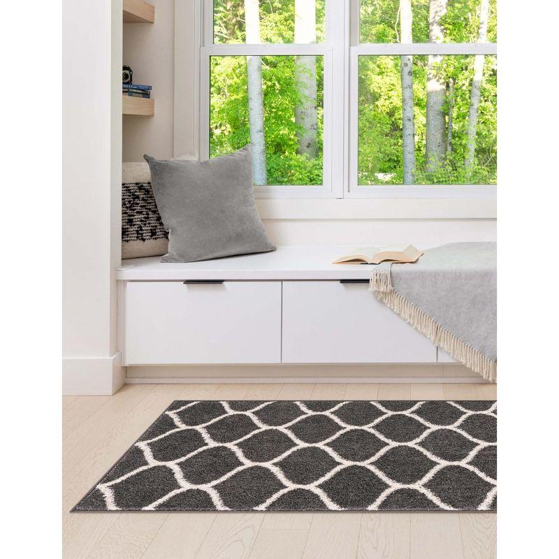 Unique Loom Trellis Frieze Rounded Area Rug