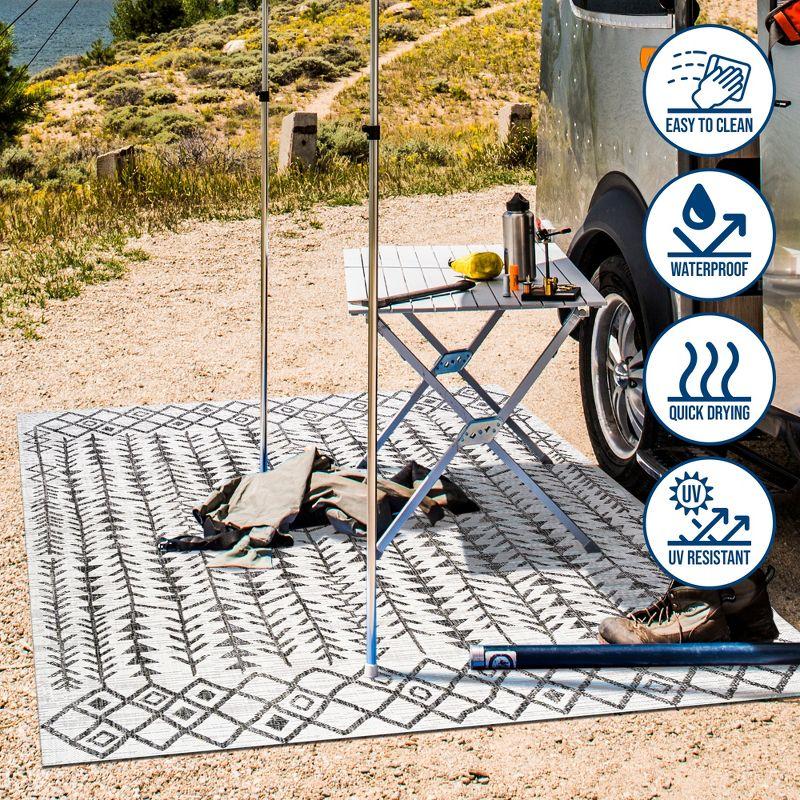 4'x6' Tokay Bohemian Geometric Indoor/Outdoor Area Rug, Ivory/Black - JONATHAN Y