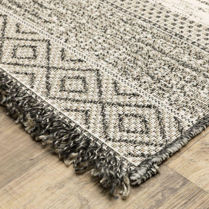 Gillian Beige and Black Synthetic Flatwoven Area Rug 5'3" x 7'3"