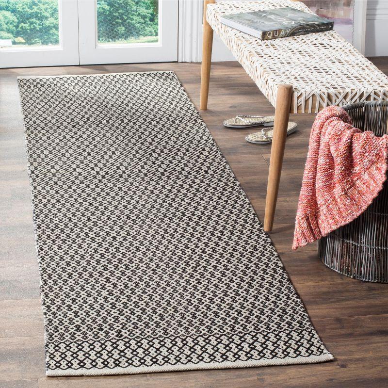 Coastal Charm Ivory & Black Handwoven Cotton Rug - 27" x 16"