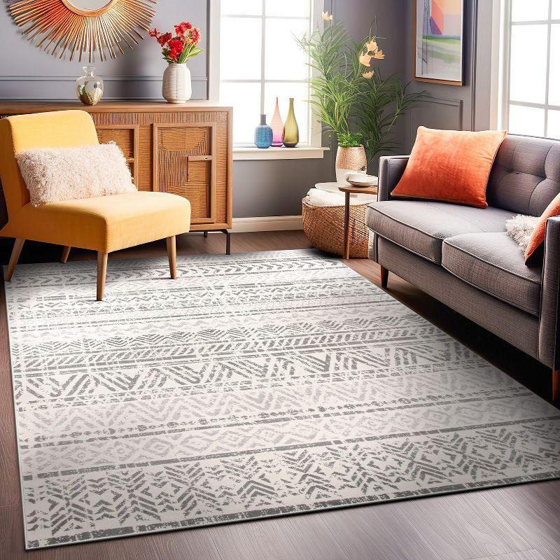 Elegant Gray Geometric 5'x7' Synthetic Reversible Area Rug