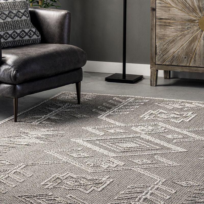 Cozy Haven Textured Southwestern 5'3" x 7'6" Synthetic Area Rug in Gray